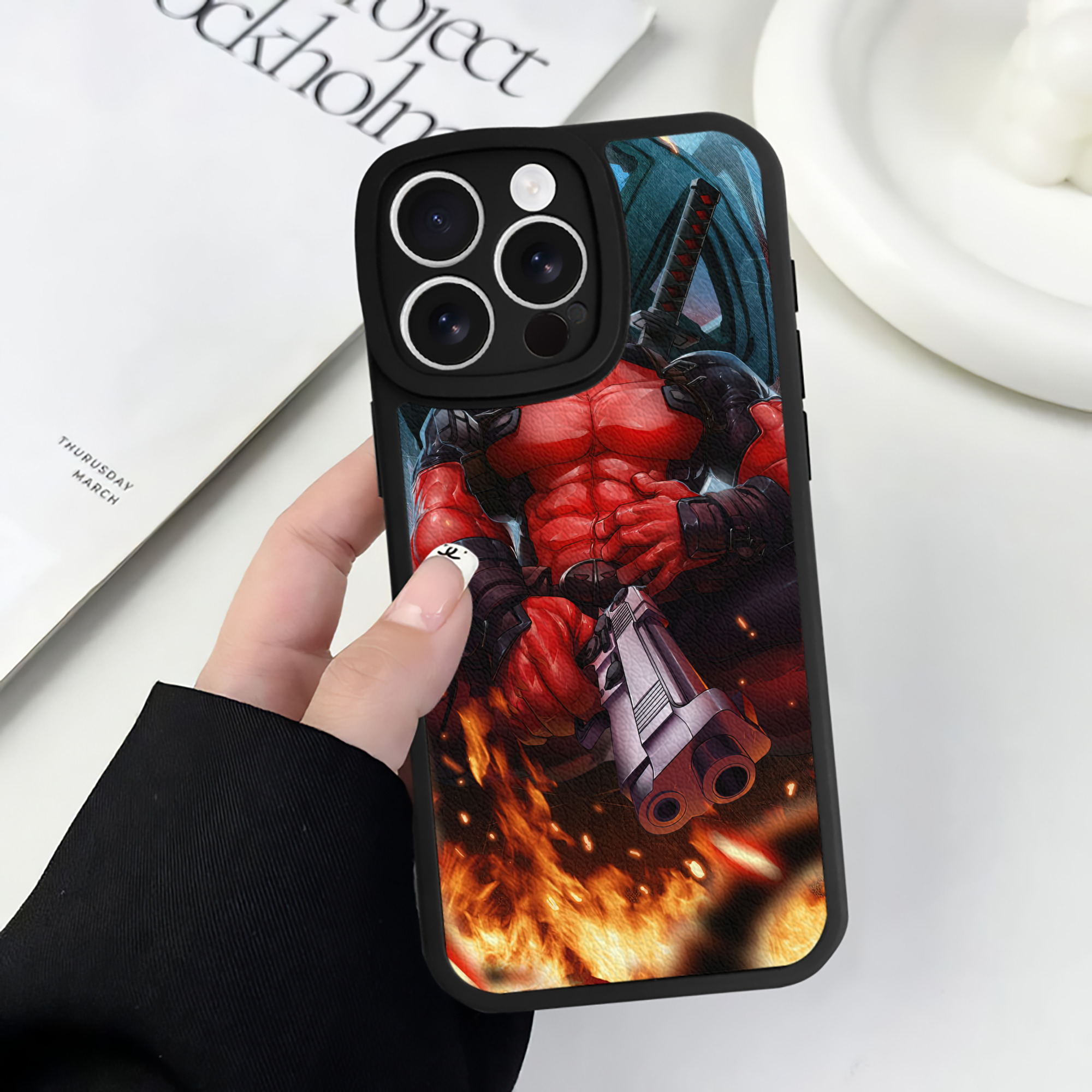 （画像用） Deadpool デッドプール 【iPhone 16シリーズ対応】シリコンスマホケース（レザー調） 材質：シリコン